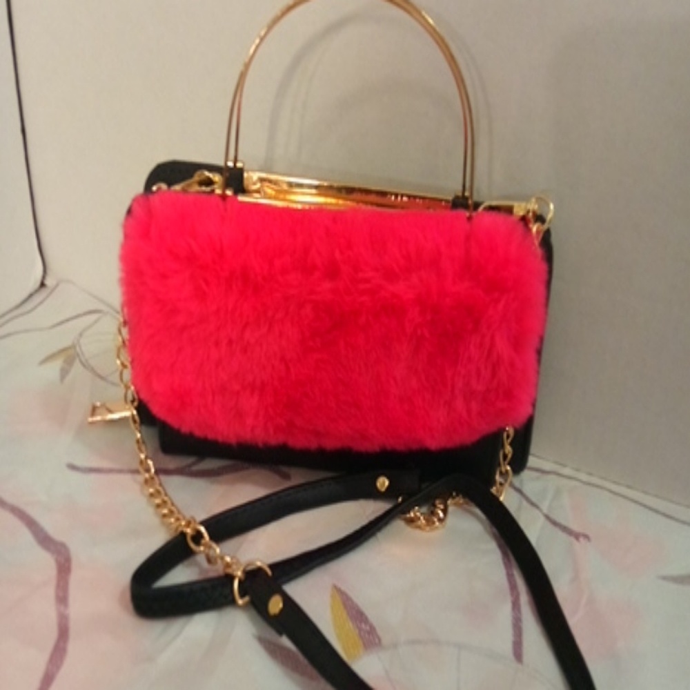 purse (faux fur)